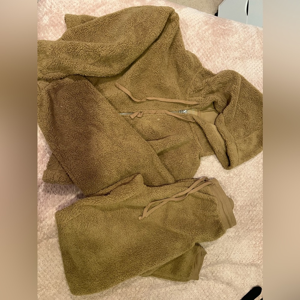 Fluffy front zipped brown matching set